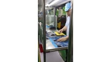 Manual cutting VS machine automatic cutting