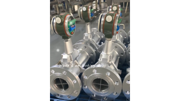 Rotating vortex flowmeter
