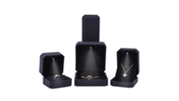 Han Hong Wholesale custom logo luxury jewelry display box Ring necklace bracelet chain paint earrings led jewelry box with light1