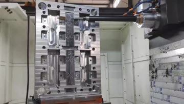 Die-cast hardware mold base - automotive processin