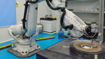 Polishing manipulator used in fast polishing of  large aperture optical components