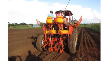 TAGRM ridging type cassava planter