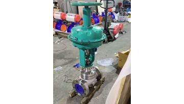 Normally closed pneumatic single seat regulating valve