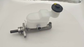 Brake master cylinder OEM 47201-0K020 for Toyota1