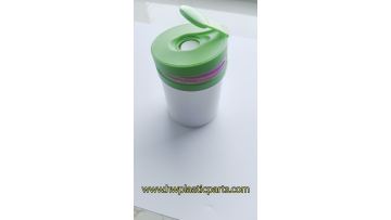 Injection molding of chewing gum boxes