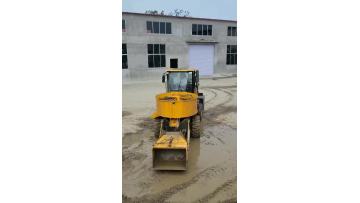 Self-loading mixer truck blender