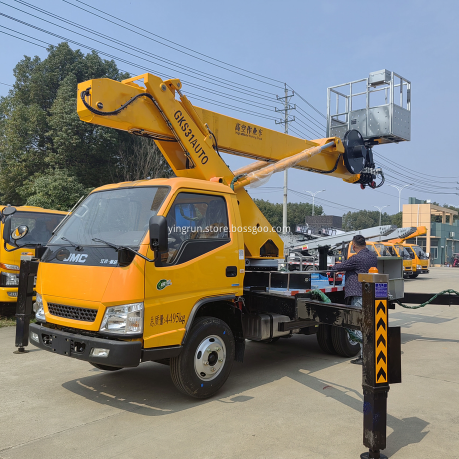 Lifting Operation Vehicle