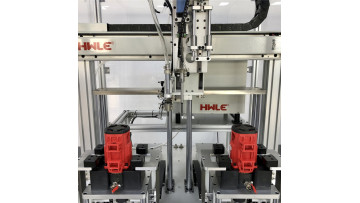 Automatic locking scew machine