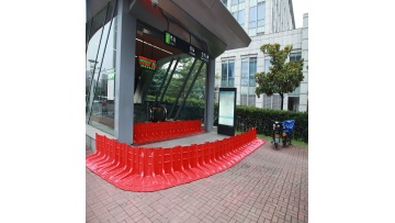 Outward flood barrier