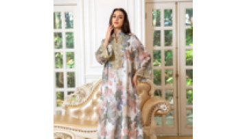 New Arrivals Wholesale Dubai Turkey Golden Applique Special Neck Maple Leaves Design Dubai Wholesale Abaya1