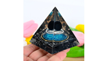 Wholesale Crystal Craft Healing Tumble Stone Crystal Chips Healing Orgonite Resin Pyramid1