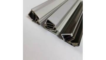 Solid wood silent sealing strip for interior door