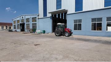 1404 FARM TRACTOR