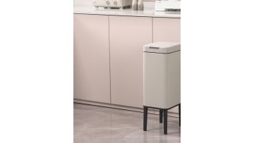 9522 Stainless Steel Legged (plastic) Press Bin