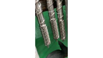 Bimetallic screw barrel fir extruder
