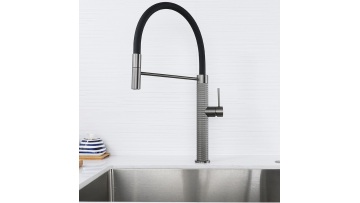 360 Degree Swivel Pull-Out Single Hole Faucet