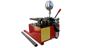Hydraulic hand pump with large displacement