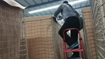 Hot Dipped Galvanized Mesh Gabion System with Non-Woven Fabrics 5+4 Cells for Military Base Anti-Explosion Use1
