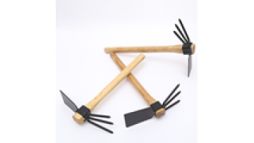 Zhixin China Supplier Carbon Steel Blade Loosening Soil Weeding and Digging Tools Hoe With Wood Handle1
