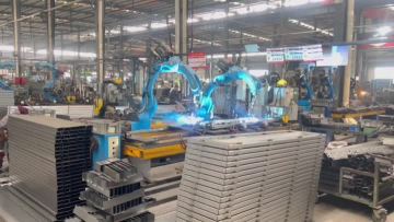 Three -wheeled car cargo automatic welding