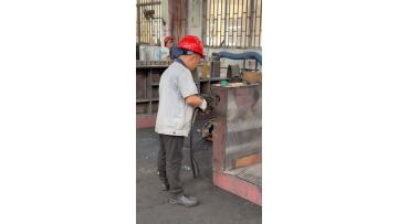 hydraulic cardboard baler