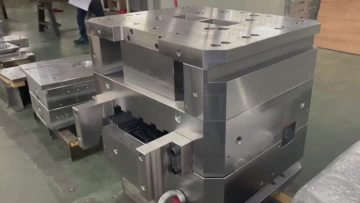 Small and medium-sized plastic mold base