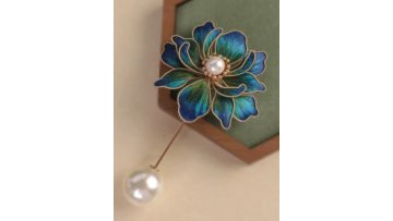 Simple and Niche Silk Flannel Flower Brooch