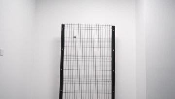 wire mesh fence