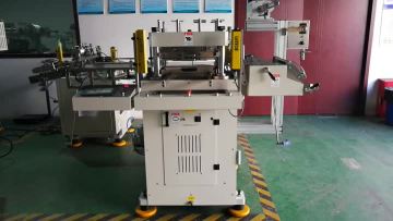 FLYING MAN DIE CUTTING MACHINE WITH SUCTION DEVICE, COLOR MARK SENSOR AND WASTE DISCHARGE DEVICE.mp4
