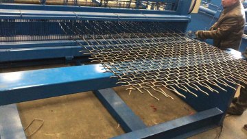 2-6 mm Crimped wire mesh making machine/ wire fine mesh machine price1