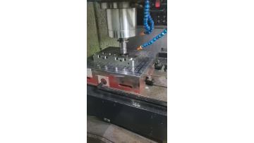 CNC Machining Center for Milling Precision Parts