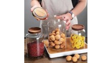 Wholesale Kitchen Storage Container Bottle Large Unique Round Sealed High Borosilicate Glass Food Storage Jar Acacia Wooden Lid1
