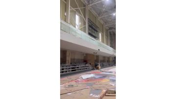 Auto folding bleacher