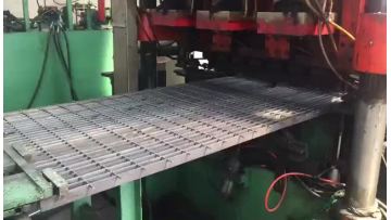 High quality steel bar steel grating and serrated design platform floor galvanized welded floor anti-slip grating1