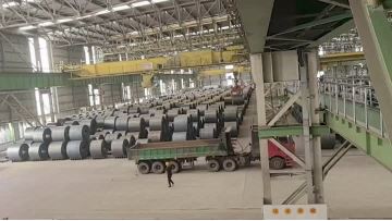 Loading steel coils onto trucks