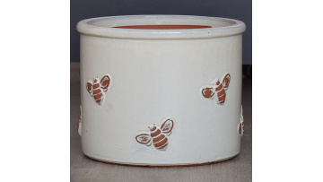 The production process of bee pot