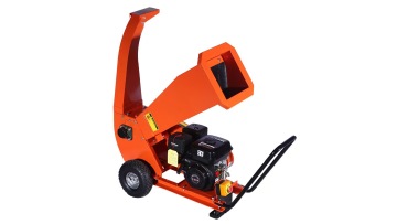 Portable branch shredder  with a 5 cm feed inlet diameter