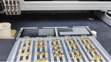 Diamond setting machine for small diamonds on the back of metal badges