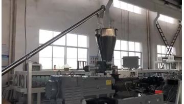 PVC sewer pipe 2 head making machine .MP4