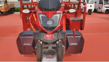 Efficient Three-Wheeled Transport Vehicle for Goods