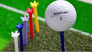 Sturdy Plastic Golf Tees in Multiple Color Options