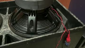 Testing 18 inch pa subwoofer with carbon fiber cone 