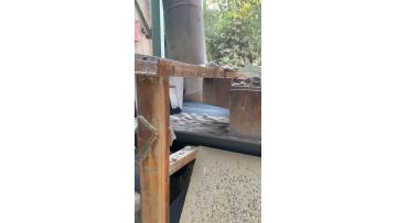 10. After the ore is broken, it is tested by the analyzer.mp4