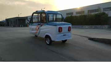 Three-door pickup truck4