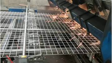 Welded wire mesh panel