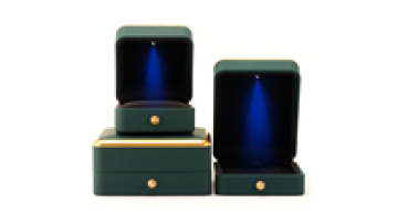 Hanhong wholesale custom plastic spray painted jewelry packaging box square luxury necklace ring green led jewelry box1