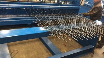 6-12mm semi automatic crimped wire mesh weaving machine / Crimped wire mesh making machine price1