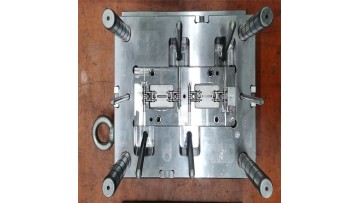 Deep-shaped cup injection mould