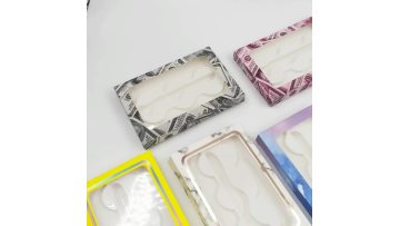 lash box with tweezer