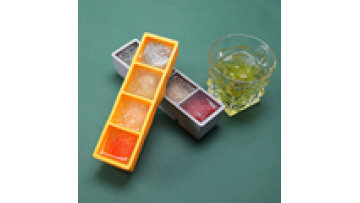 Wholesale Custom 4 Cavity Round Cube Shaped Diamond 2 Pack Reusable Bar Pub Wine Silicone Ice Cube Tray With Lid1